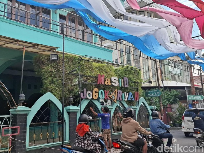 Suasana persiapan Masjid Jogokariyan, Mantrijeron, Kota Jogja menyambut Bulan Ramadan, Rabu (4/2/2026).