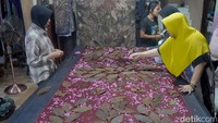 Namira Ecoprint meraih sejumlah penghargaan, seperti UKM Berprestasi, Inovator UKM Hijau, hingga Pengusaha Berprestasi. Produknya bahkan menembus pasar internasional, mulai Kanada, Arab Saudi, Oman, Thailand, Malaysia, hingga San Francisco, Amerika Serikat.