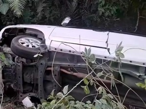 Viral Mobil Bawa Turis Terbalik Saat Hendak Wisata di Langkat