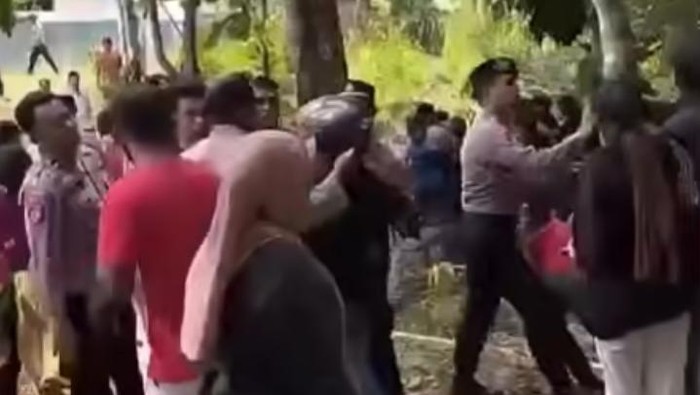 Warga Geruduk Ponpes di Muna Barat Usai Pimpinan Diduga Cabuli 4 Santriwati