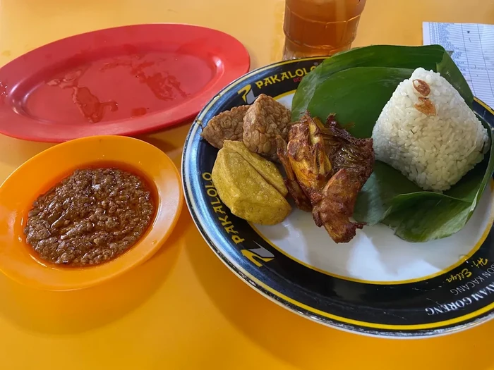 Nasi uduk original Betawi di Jakarta.