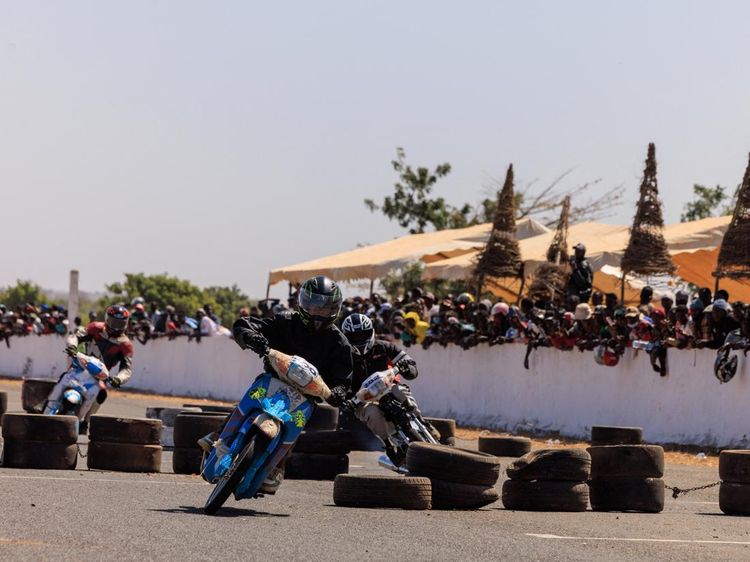 Ojek Jakarta Unjuk Aksi di Lintasan Balap