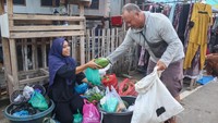 Selain menjaga ikatan sosial antarwarga, pasar barter di Desa Warloka Pesisir juga dikembangkan sebagai atraksi wisata budaya untuk mendukung peningkatan kunjungan ke destinasi pariwisata super prioritas (DPSP) Labuan Bajo. ANTARA FOTO/Gecio Viana
