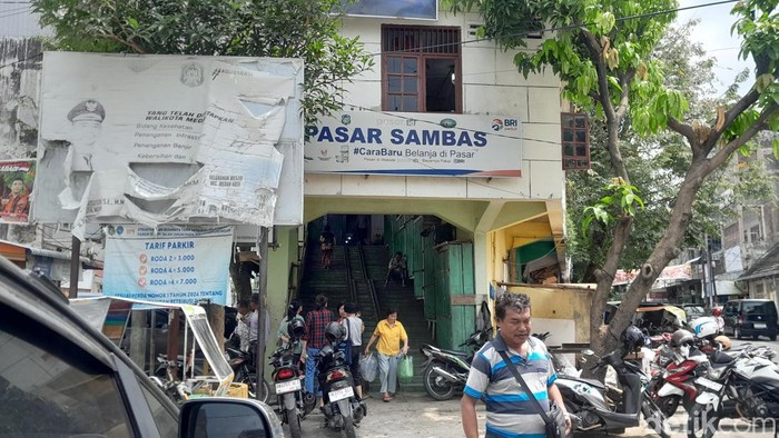 Suasana Pasar Sambas, Jalan Sambas, Kelurahan Mesjid, Kecamatan Medan Kota.