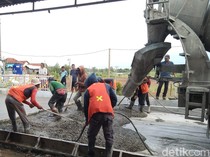 Viral Jalan Baru Dicor di Losari Brebes Ambyar Digilas Pemotor