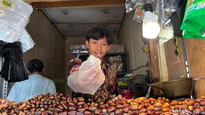 Penjual kurma di Ampel Surabaya