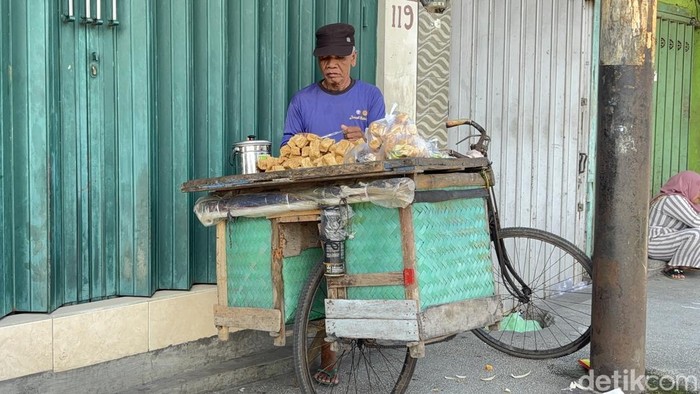 Kisah Sakir, Pedagang Tahu Tiap Hari PP Surabaya-Jombang Demi Rezeki
