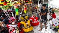 Suasana rumah produksi barongsai di Kawasan Babakan Pasar, Kota Bogor, Jawa Barat, pada Kamis (12/1/2023).