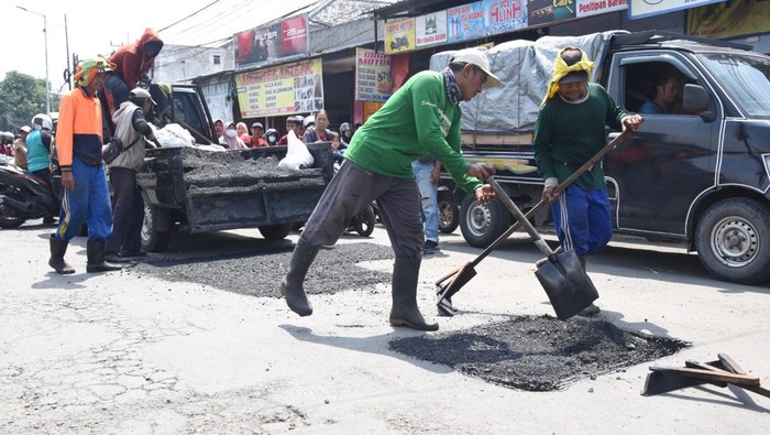 Perbaikan Jalan Dikebut, PUPR Sidoarjo Target Rampung Sebelum Lebaran