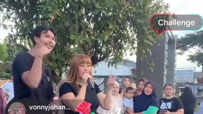 Cerita Baru Pinkan Mambo: Ngamen di Pinggir Jalan Bawa Kardus Saweran