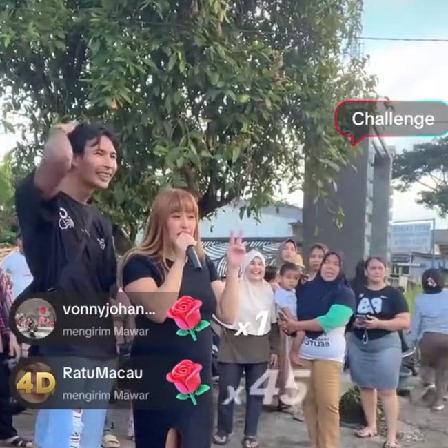 Pinkan Mambo soal Nyanyi Live di Pinggir Jalan Bareng Suami