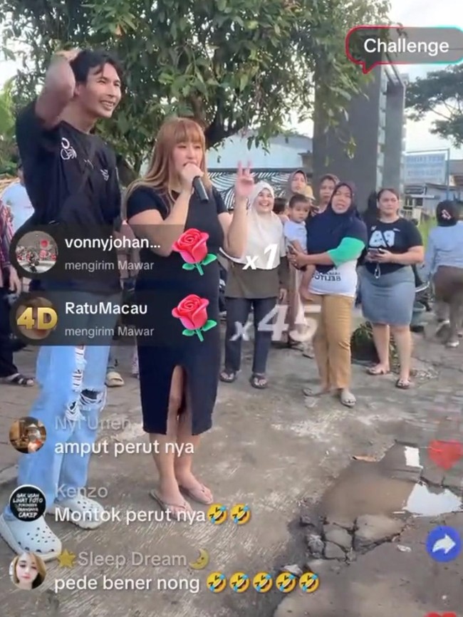 Pinkan Mambo soal Nyanyi Live di Pinggir Jalan Bareng Suami