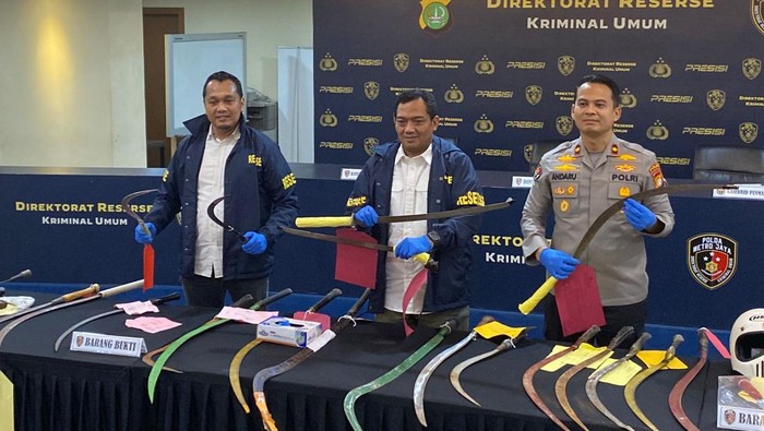 Operasi Pekat di Jakarta Tangkap 105 Pelaku Tawuran, 56 Sajam Disita