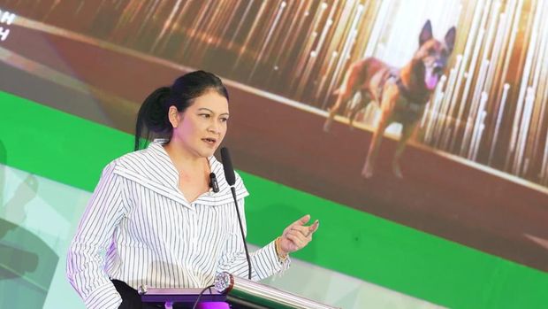 Polda Riau menggelar upacara pemberian medali penghargaan bagi Reno anjing K9, Rabu (4/2/2026).