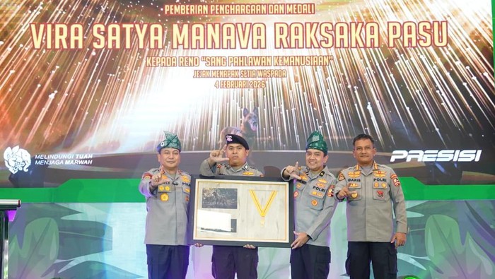 Reno Si Anjing K9 Polda Riau Terima Medali Penghargaan Kapolri