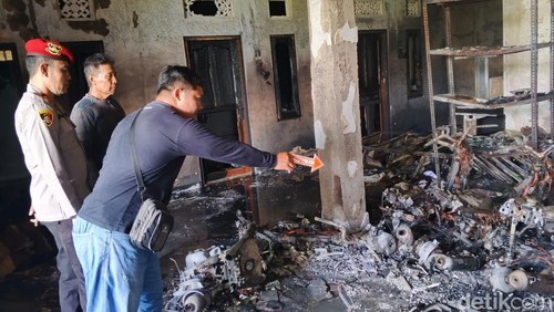 Polisi melakukan olah TKP kebakaran bangunan lantai tiga di Banjar Batan Duren, Desa Cepaka, Kecamatan Kediri, Tabanan, Bali, Rabu (4/2/2026). (Foto: Dok. Istimewa)