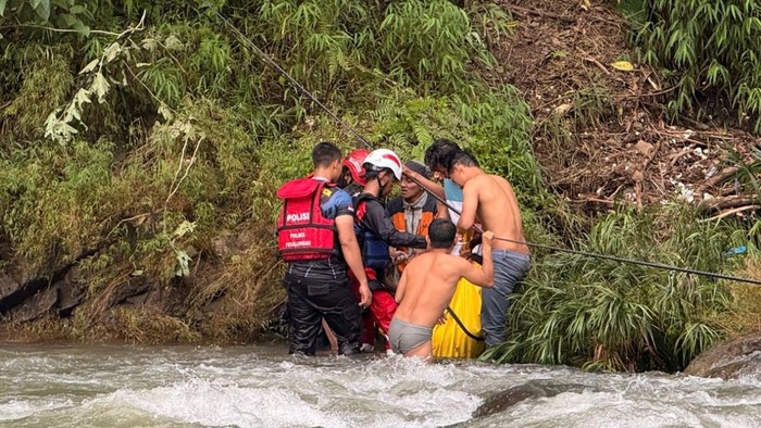 Pemancing Tewas Terseret Arus Sungai Kaligenteng Pekalongan