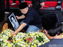 Prosesi Pemakaman Eyang Meri Hoegeng Berlangsung Khidmat dan Penuh Haru