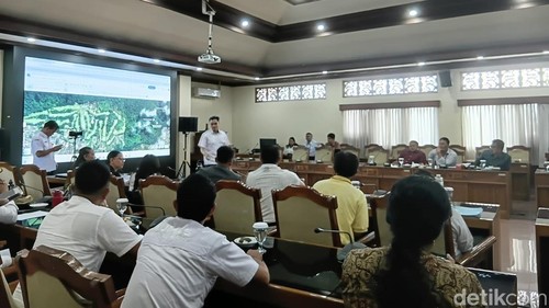 Rapat dengar pendapat (RDP) DPRD Bali dengan manajemen Bali Handara, Rabu (4/2/2026). (Foto: Hani Sofia Muthmainnah/detikBali)