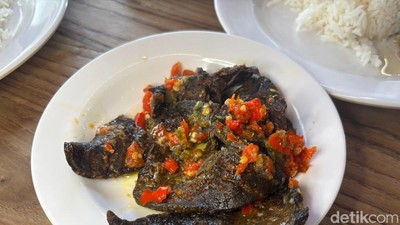 Sedapnya Sotong dan Paru Balado di Restoran Minang Legendaris di Singapura