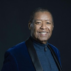 Penyanyi Gospel Ron Kenoly Meninggal Dunia