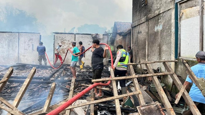 Rumah warga Desa Sumberagung Kecamatan Jaken, Kabupaten Pati ludes terbakar, Rabu (4/2/2026).
