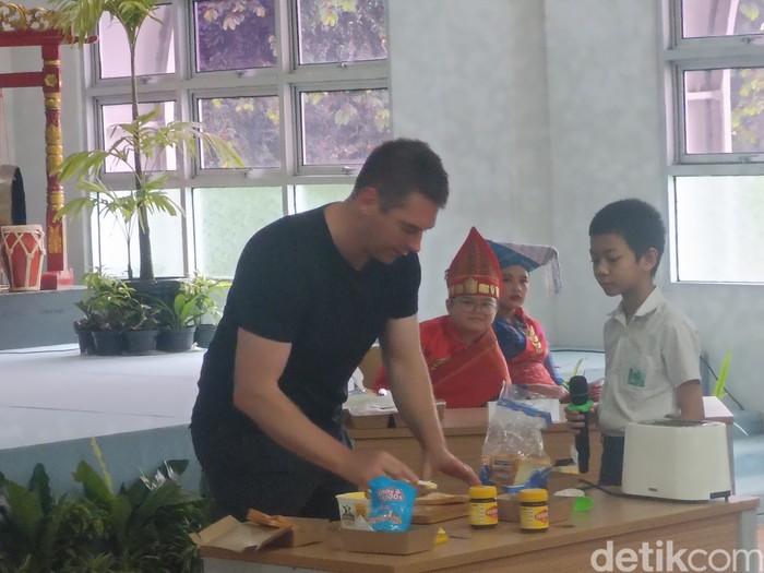 Runner-Up MasterChef Australia 2025 Ajak Siswa Al Izhar Mengenal Kuliner Aussie