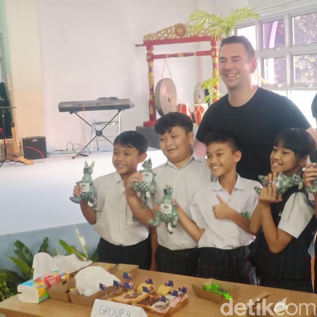 Runner-Up MasterChef Australia 2025 Ajak Siswa Al Izhar Mengenal Jajanan Aussie