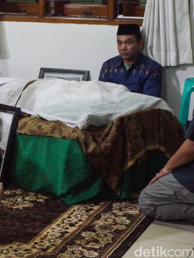 Sejumlah Pejabat Melayat ke Rumah Duka Eyang Meri