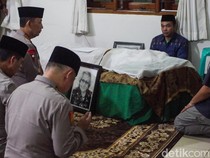 Sejumlah Pejabat Melayat ke Rumah Duka Eyang Meri