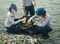 Sejumlah Polwan dari Satbrimob Polda Bali juga dilibatkan dalam aksi yang berlangsung dari 07.30 hingga 10.00 Wita tersebut (Foto: Dok Polda Bali)