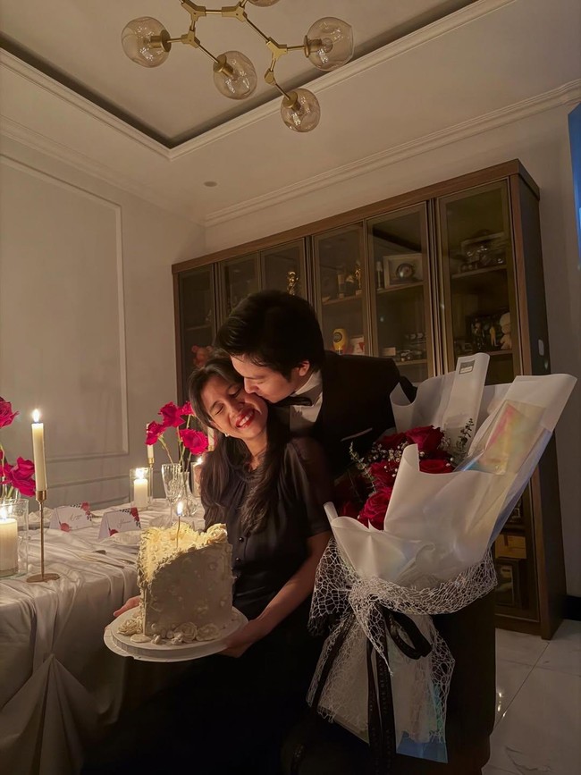 Dinner Romantis Ultah Shenina Cinnamon Bareng Angga Yunanda di Rumah Saja