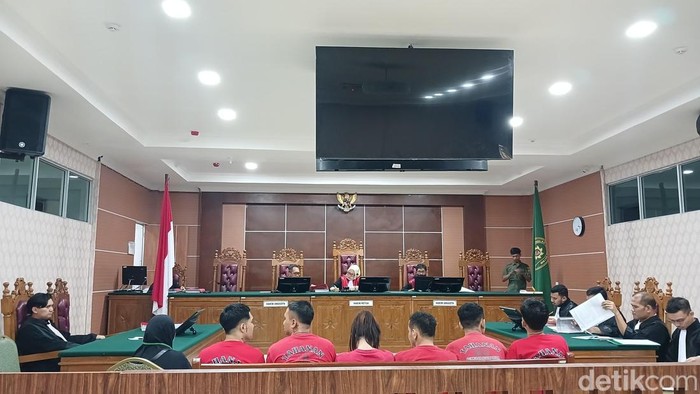 Sidang penyelundupan ribuan pod vape mengandung Etomidate melalui pelabuhan internasional Batam Center, di PN Batam. (Alamudin Hamapu/detikSumut)