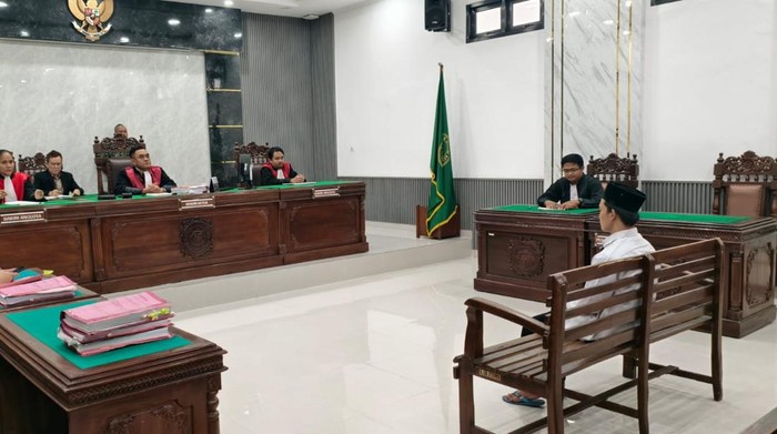 Suasana persidangan terdakwa pelaku pembunuhan mantan pacar di PN Kendal.