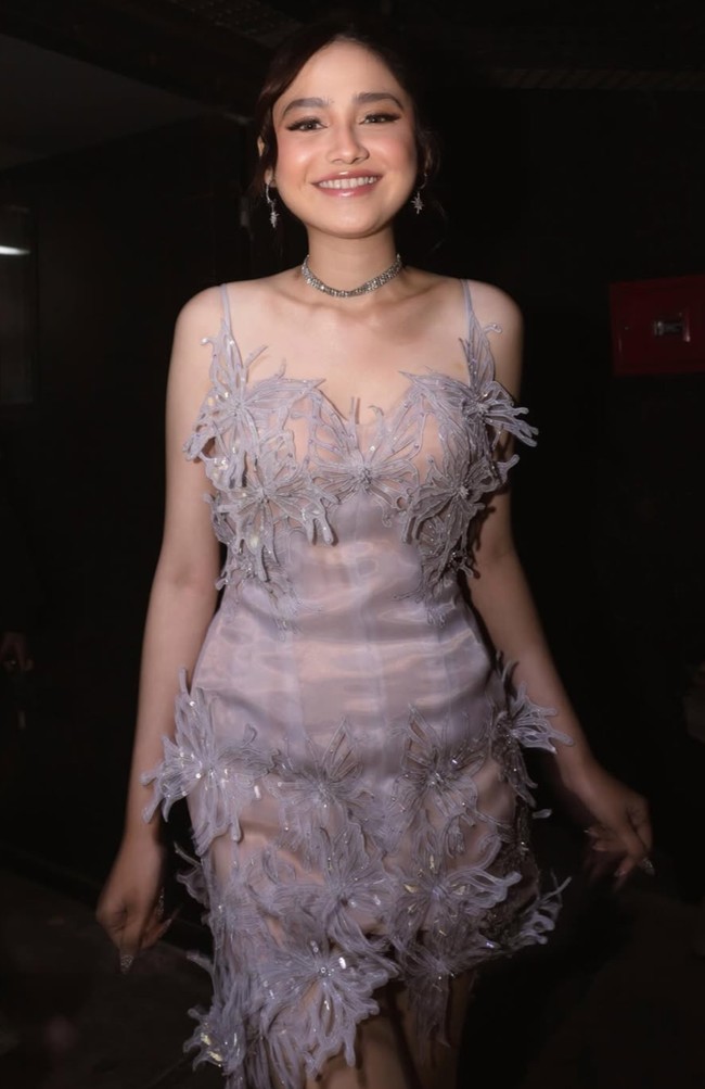 Seperti biasa, penampilan Syifa pun kembali dibanjiri pujian netizen. Cantiik 100%, tulis salah satu komentar. so pretty, komentar lain. Foto: Instagram/@krinouofficial