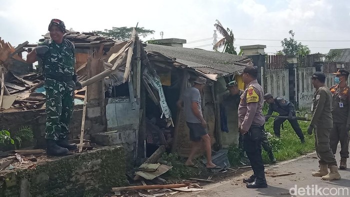 Penampakan tempat prostitusi berkedok warung soto di tepi Jalan Raya Ngrundul, Kebonarum, Klaten, yang dibongkar Selasa (3/2/2026).