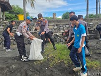 TNI-Polri Pimpin Aksi Bersih-bersih di Pantai Yeh Malet