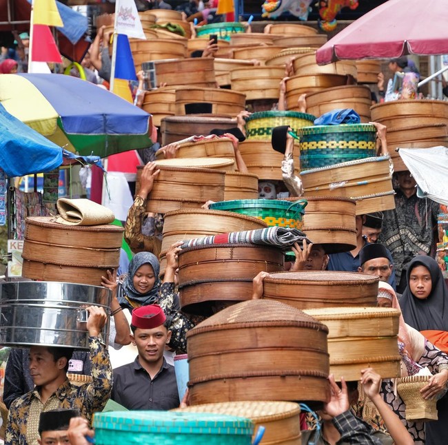 Nyadran Lereng Sumbing, Warga Beriringan Bawa Tenong Makanan
