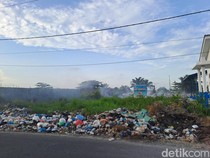 Meski Dilarang, Warga Tetap Buang Sampah di Jalan Perhubungan
