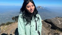 Wendy Walters mengaku sebelum jadi kreator konten, dirinya kerja kantoran. Dulu aku lulus sekolah di Medan, terus pindah ke Jakarta. Pekerjaan pertama yang aku kerjakan adalah bank, karena Cici aku manajer di bank. Akhirnya aku apply dan diterima sebagai marketing bank, ujarnya dilihat di YouTube Nihongo Mantappu, Kamis (5/2/2026). (Foto: dok Instagram wendywalters)