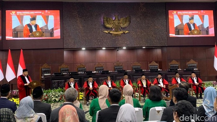 Hakim Arief Hidayat Pensiun, MK Gelar Wisuda Purnabakti