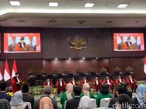 Hakim Arief Hidayat Pensiun, MK Gelar Wisuda Purnabakti