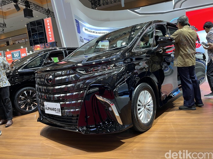 Alphard hybrid versi murah meluncur pada ajang IIMS 2026 dengan harga Rp 1,3 miliat.