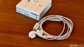 Apple EarPods USB-C dijual di Indonesia dengan harga Rp 349.000. Bisa didapatkan di iBox, BliBli dan Digimap. Foto: Adi Fida Rahman/detikINET