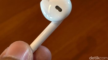 Bagian earbud Apple EarPods USB-C yang didesain ergonomis dan nyaman digunakan di telinga. Foto: Adi Fida Rahman/detikINET