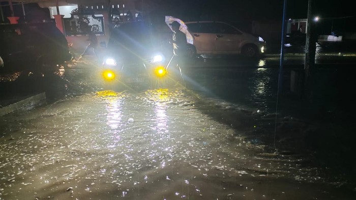 Banjir Rendam Permukiman dan Jalinsum di OKU