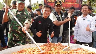 Momen Bobon Santoso Masak Besar di Papua hingga Aceh Tamiang