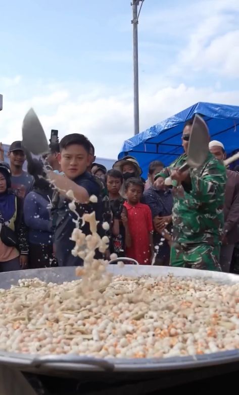 Bobon Santoso masak besar