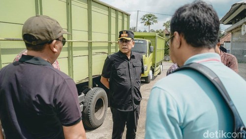 Bupati Gus Par saat melakukan sidak ke Pos Portal di Kecamatan Rendang untuk mengoptimalkan pajak galon C, Kamis (5/2/2026) (Dok. Prokopim Karangasem)