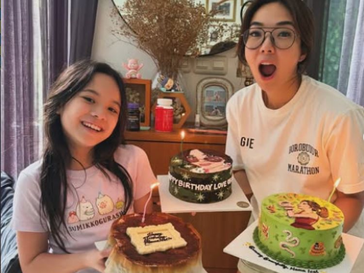 Cantiknya Awet! Ini Potret Gisel Racik Matcha hingga Jajan Bareng Gempi